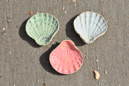 Speckled Ceramic Scallop Tray